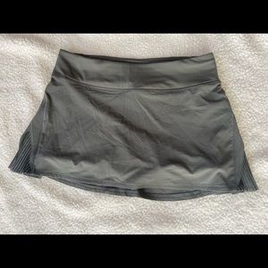 Lululemon women tennis ruffle skirt size 8